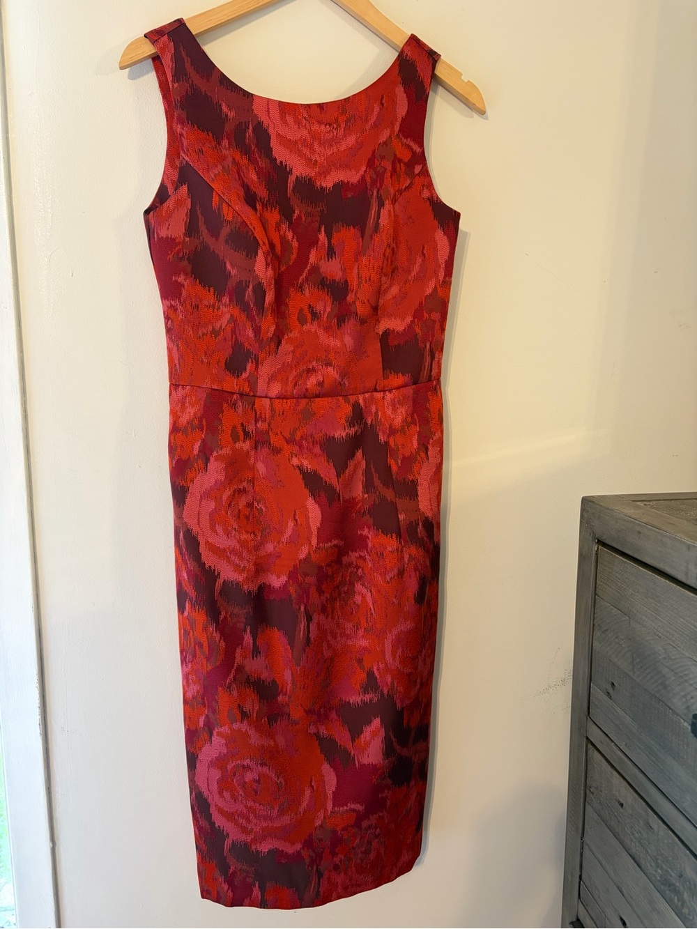 Red Floral Lined Midi Dress Size 6 Sleeveless Abstract Design Red and Pinks